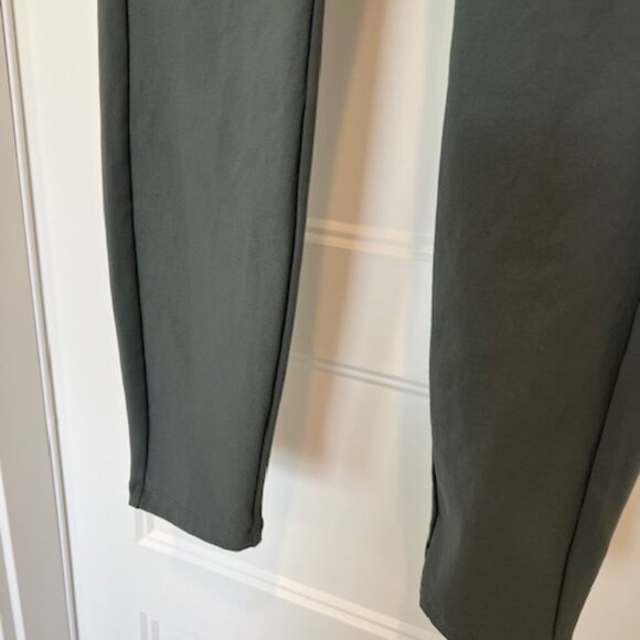 Athleta Headlands Hybrid Cargo II Tight – Mountain Olive (Gray-Green), Size 4 - Picture 9 of 10